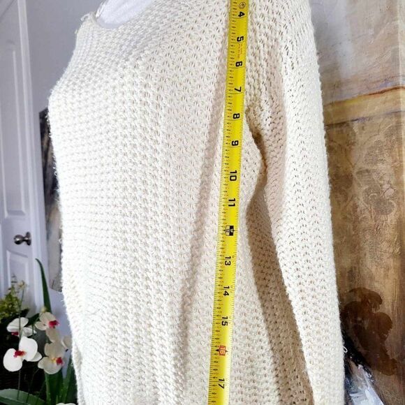 Used H and M knitted sweater Color Cream Size S. - Picture 4 of 7